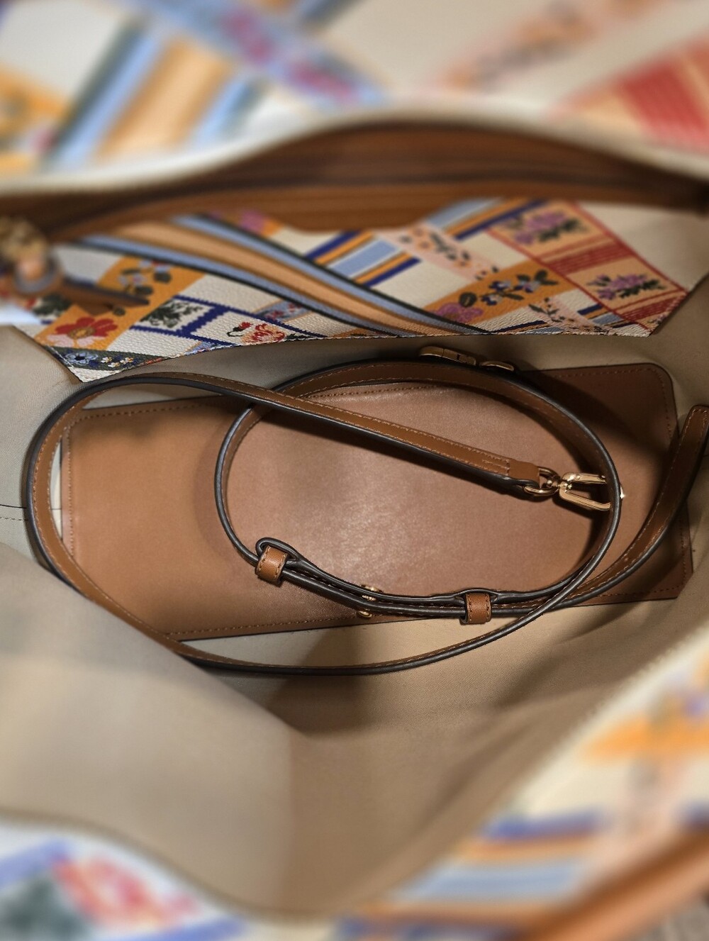 Tory Burch Kerrington Zip Tote NWOT - Picture 8 of 8
